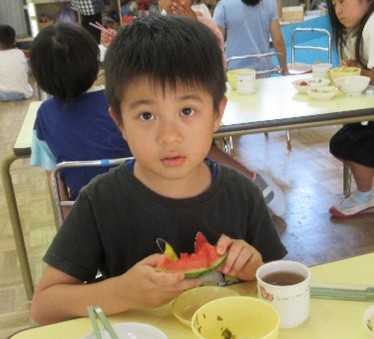 すいか食べる8