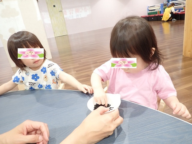 ３