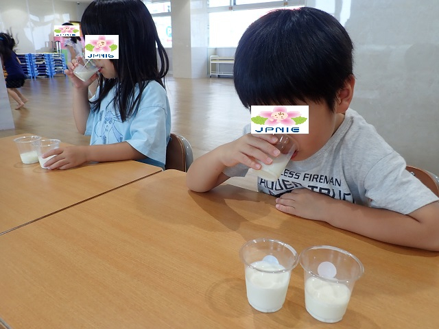 ７