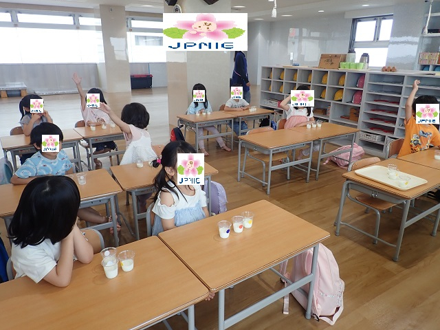 ９